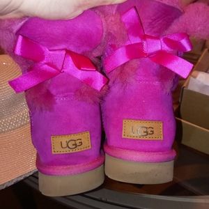 PINK UGGS